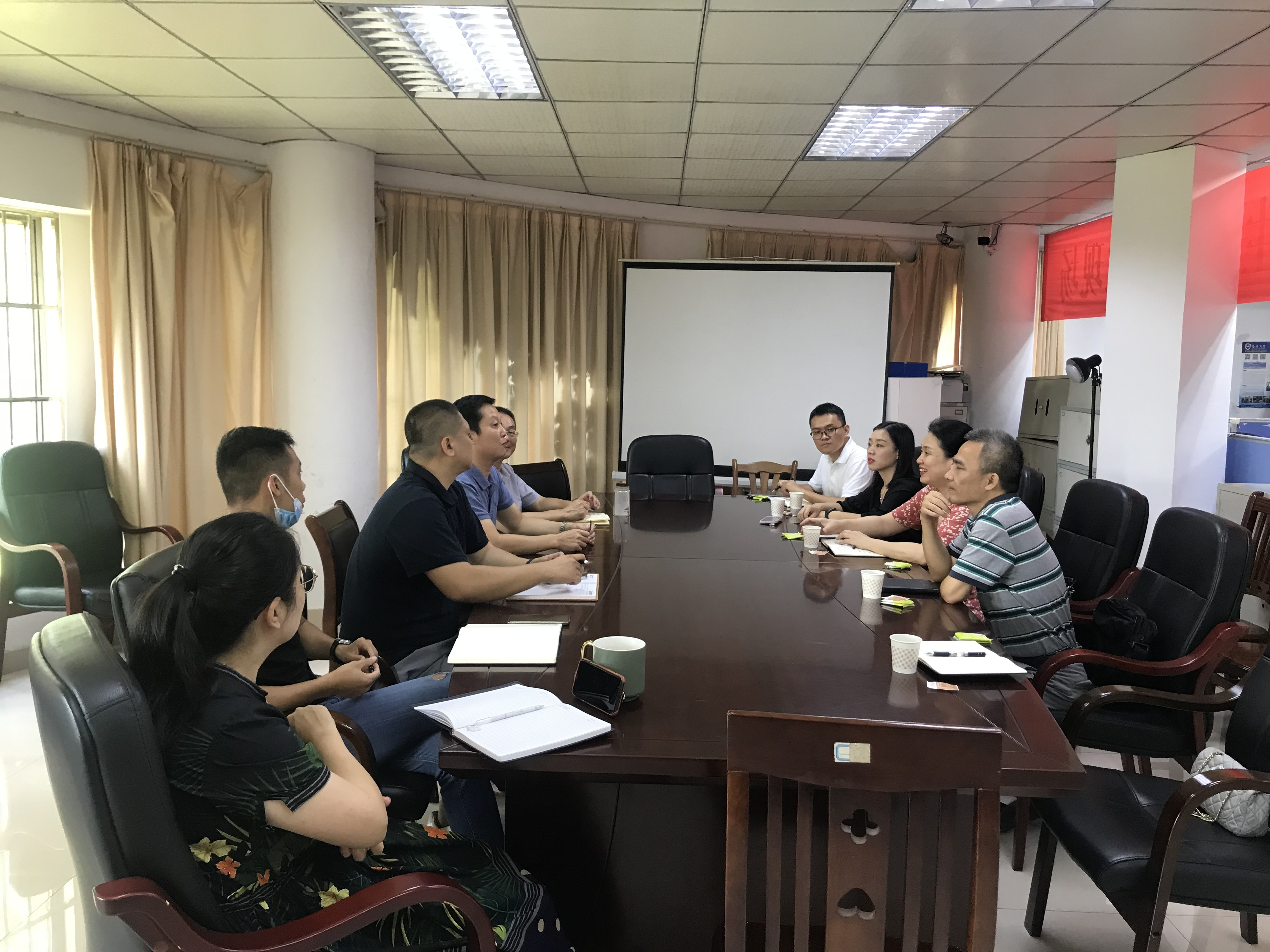 招生就業(yè)處負(fù)責(zé)人帶隊(duì)赴海南大學(xué)調(diào)研招生就業(yè)工作
